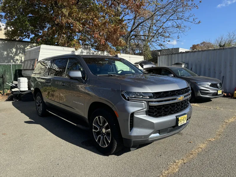 2021 Chevrolet Suburban - Image 3