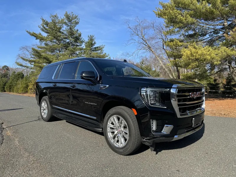 2024 GMC Yukon XL - Image 2