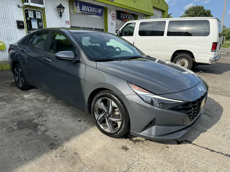 2023 Hyundai Elantra - Image 2