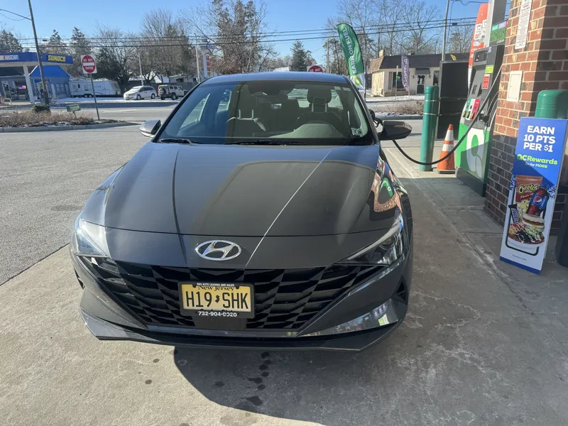 2023 Hyundai Elantra - Image 3