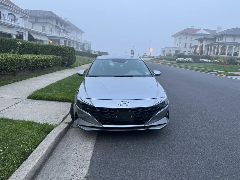 2023 Hyundai Elantra - Image 2