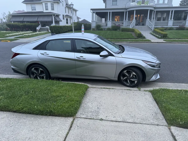 2023 Hyundai Elantra - Image 3