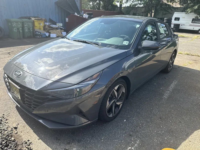 2023 Hyundai Elantra - Image 2