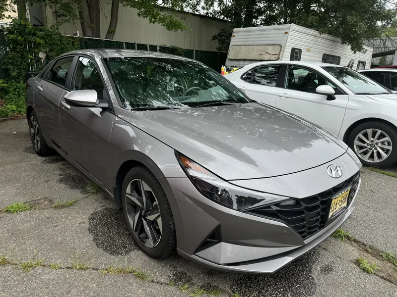 2023 Hyundai Elantra - Image 3