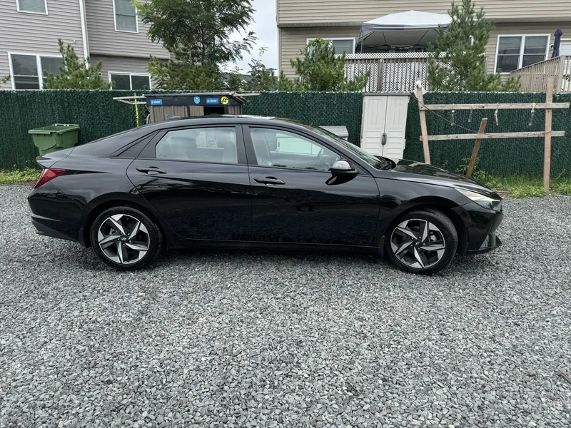 2023 Hyundai Elantra - Image 3