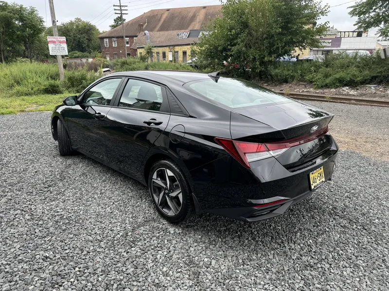 2023 Hyundai Elantra - Image 2