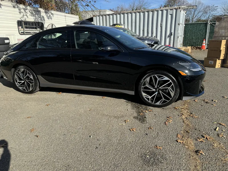 2023 Hyundai IONIQ 6 - Image 3