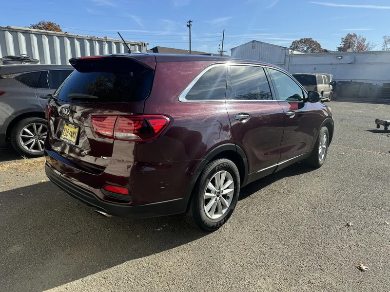 2020 Kia Sorento - Image 2