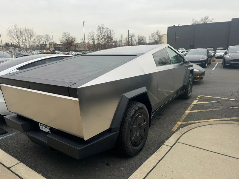 2024 Tesla Cybertruck - Image 2