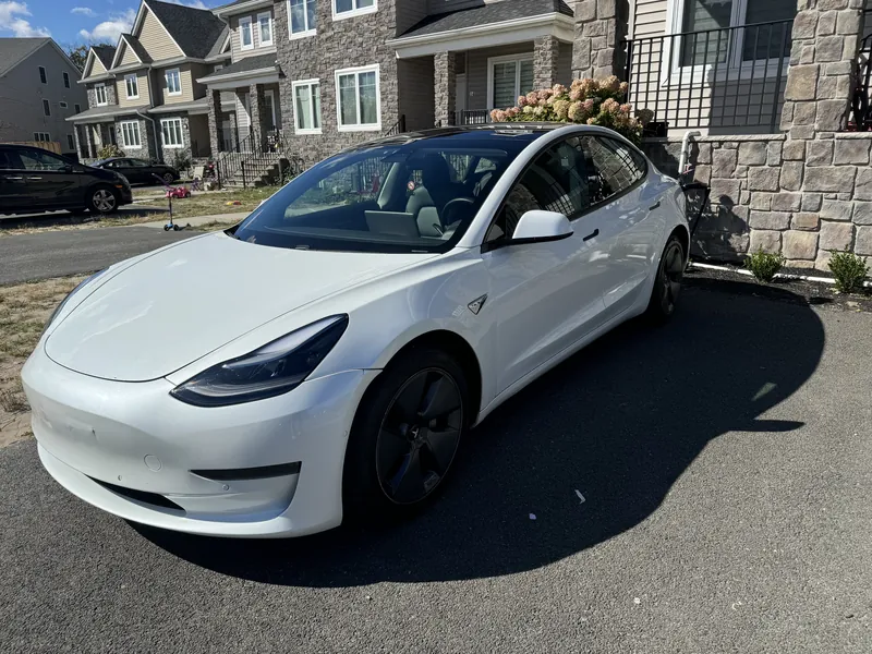 2022 Tesla Model 3 - Image 3