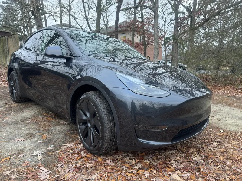 2025 Tesla Model Y - LR - Image 2