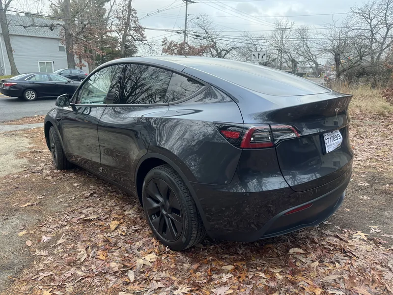2025 Tesla Model Y - LR - Image 3