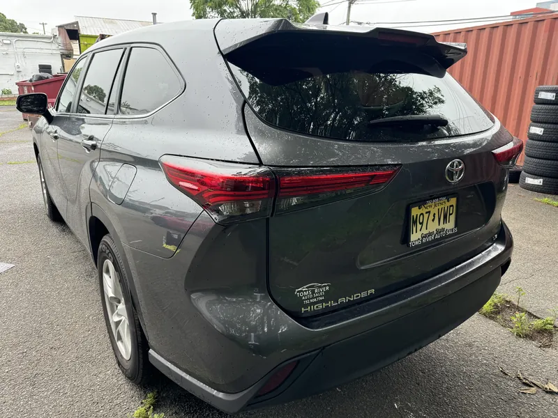2023 Toyota Highlander - Image 3