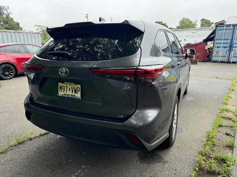 2023 Toyota Highlander - Image 2